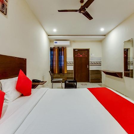 Oyo Akshaya Nest Hotel Vijayawāda Exterior foto