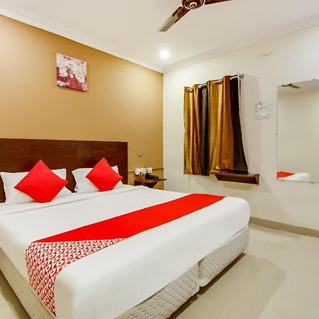 Oyo Akshaya Nest Hotel Vijayawāda Exterior foto