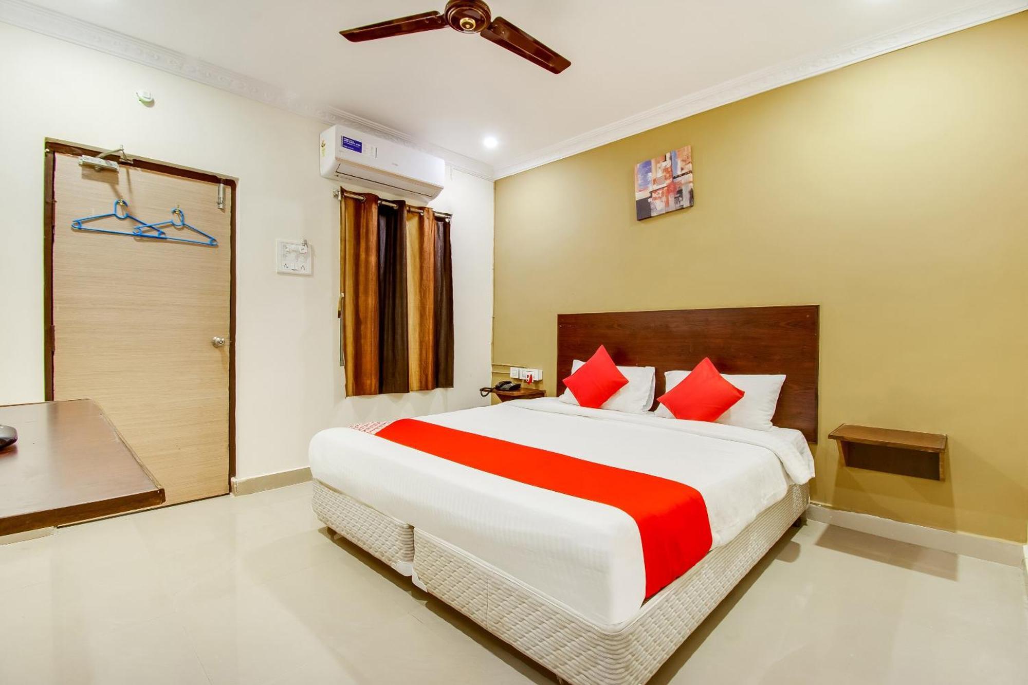 Oyo Akshaya Nest Hotel Vijayawāda Exterior foto