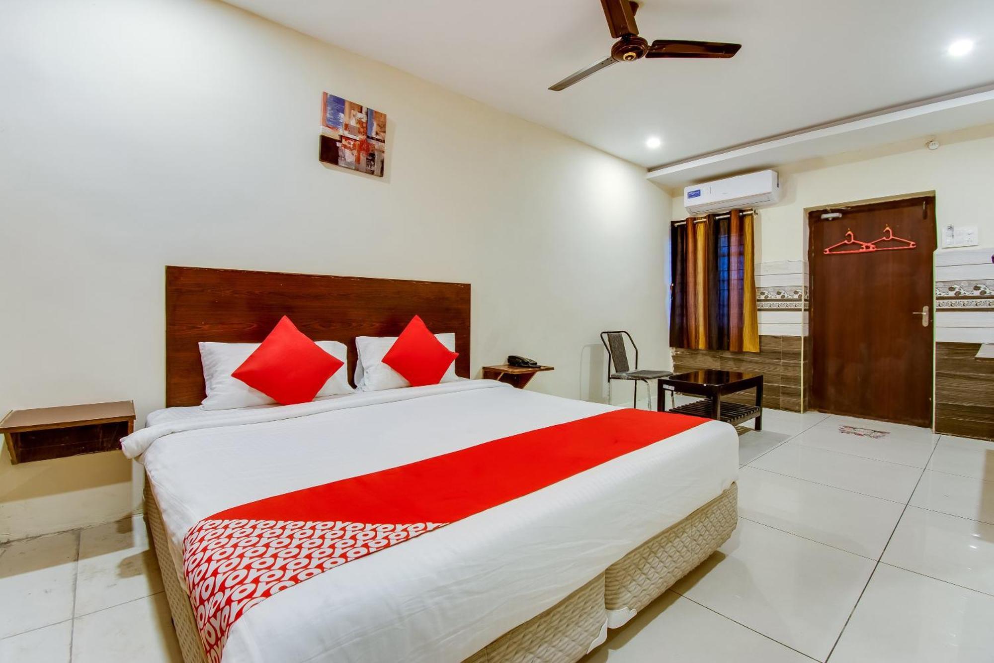 Oyo Akshaya Nest Hotel Vijayawāda Exterior foto