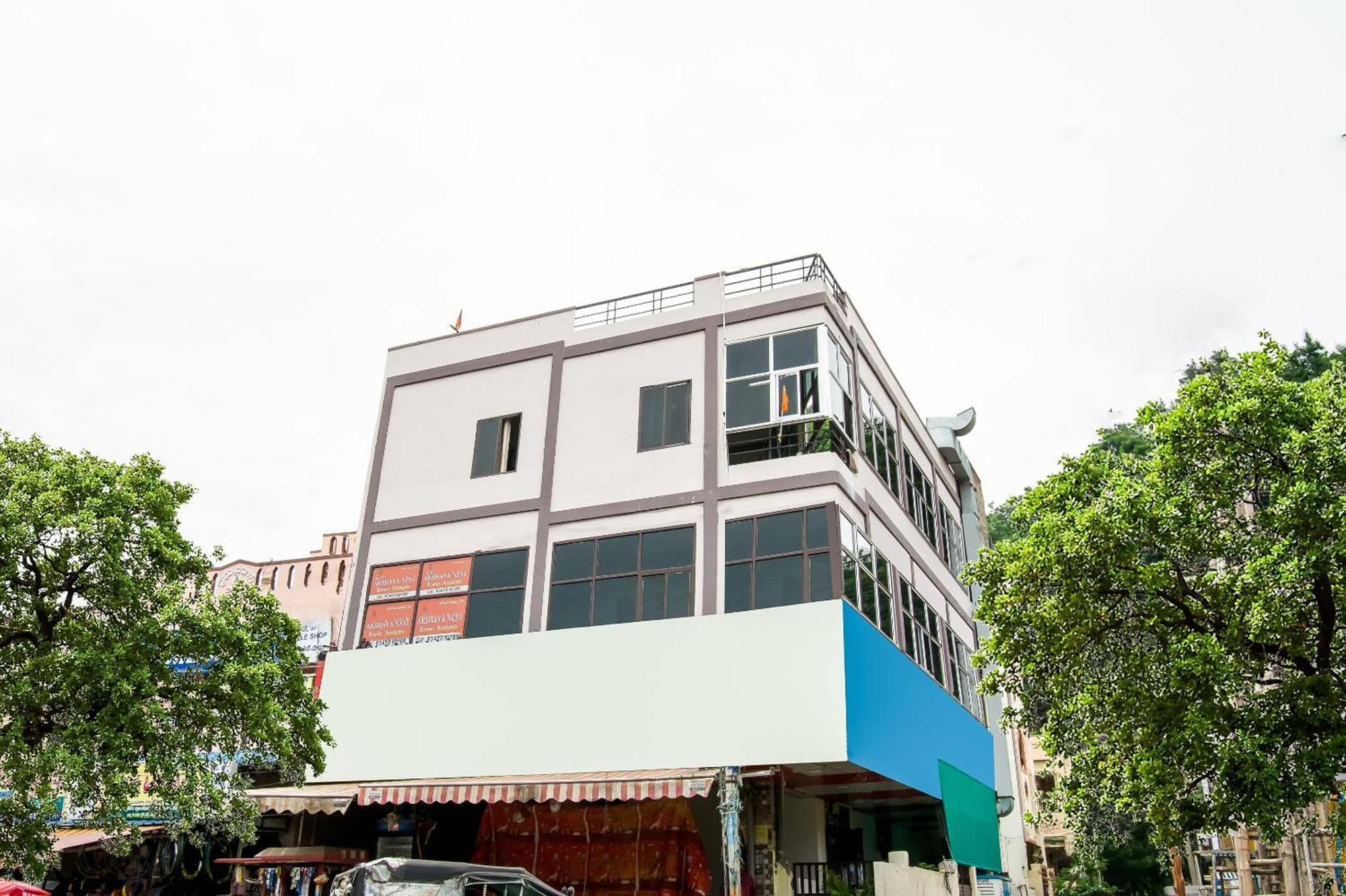 Oyo Akshaya Nest Hotel Vijayawāda Exterior foto